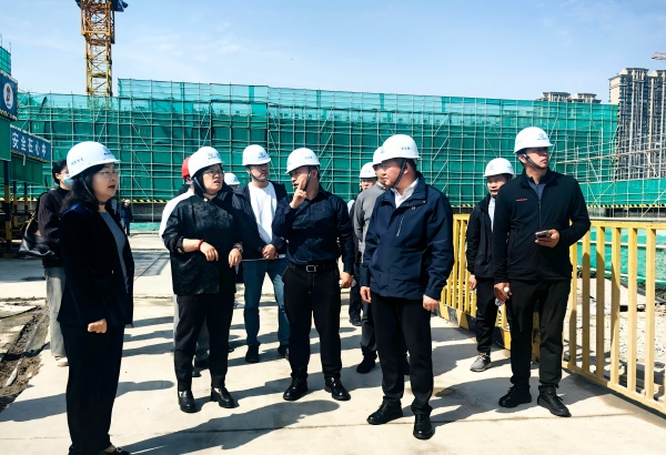 鲍燚婷调研(2).jpg 鲍燚婷调研(2).jpg